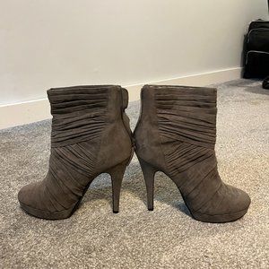 Elle Boots - grey suede 8 1/2